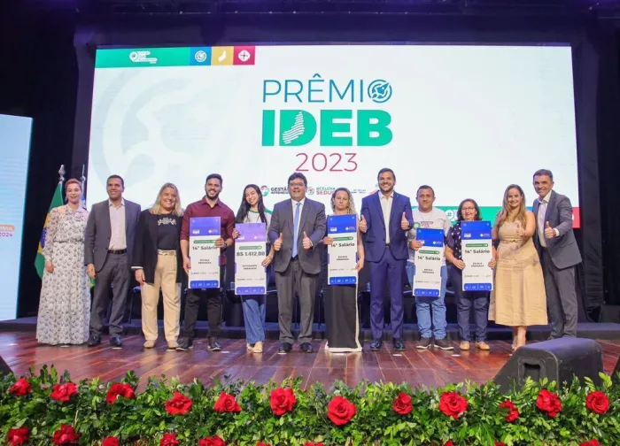 Governo do Piauí realiza pagamento da premiação aos profissionais das escolas com melhor desempenho no Ideb