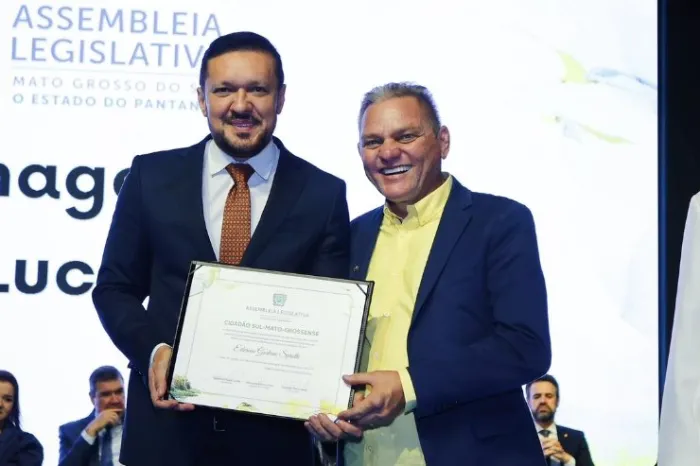 Lucas de Lima entrega Título de Cidadão Sul-MatoGrossense ao Prefeito de Bandeirantes