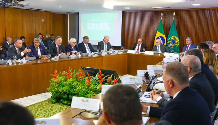 - Brandão e governadores de todo o país debatem PEC da Segurança Pública com o presidente Lula (Foto: Gilson Teixeira)