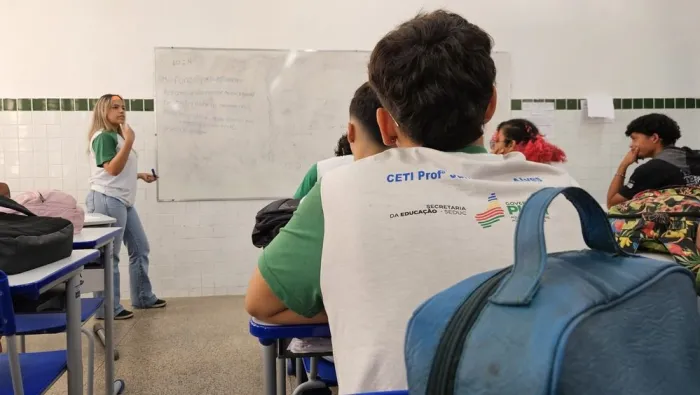 Oportunidade Jovem: monitoria auxilia estudantes durante preparação para o Enem