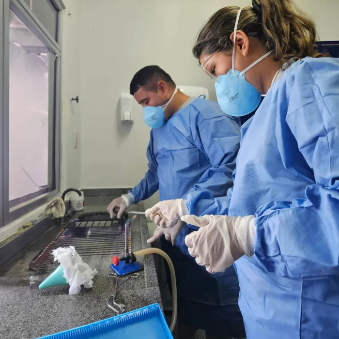 Com apoio do Estado, Tarauacá realiza pela primeira vez análise local para detecção de hanseníase, acelerando diagnósticos e tratamento