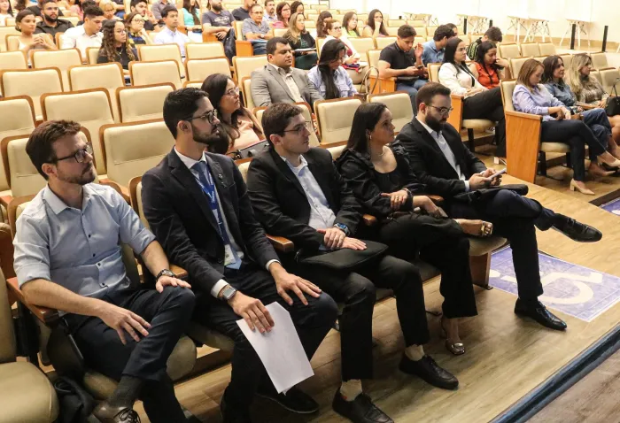 SES dialoga sobre protocolos assistenciais com médicos e estudantes de medicina em simpósio