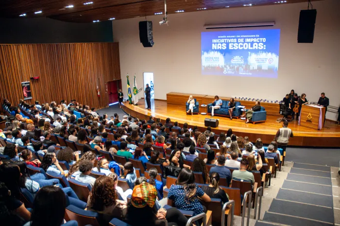“É na escola que começa a mudança”, diz Dayse Amarilio em evento que premiou iniciativas sociais desenvolvidas por alunos e professores