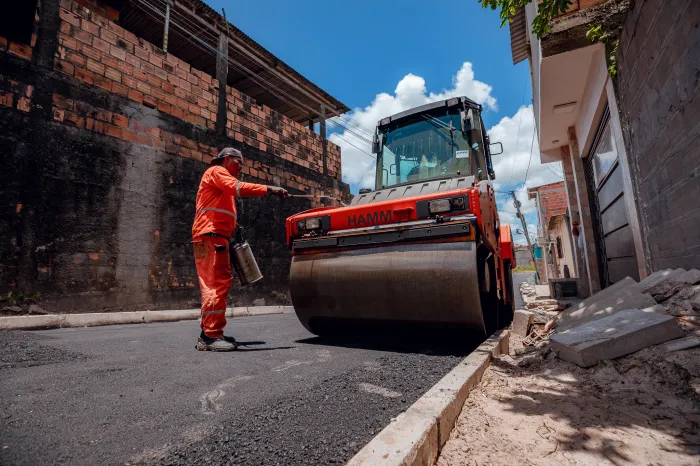 Obra de pavimentação asfáltica beneficia comunidade do Burissatuba