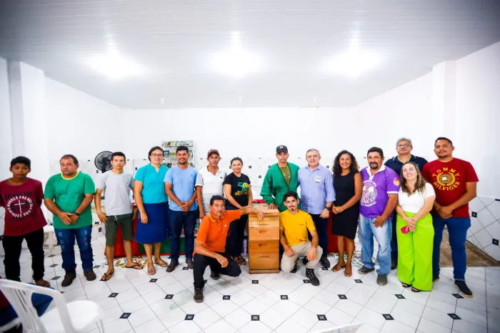 - Os equipamentos foram destinados a apicultores que tiveram as caixas queimadas pelo fogo, no município de Centro do Guilherme (Foto: Divulgação)