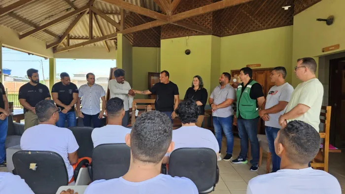 Iapen e Ieptec lançam curso de marceneiro para profissionalizar detentos