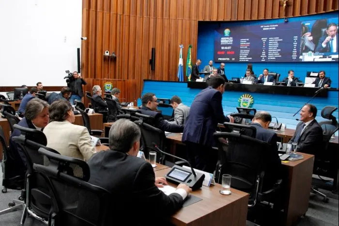 Ordem do Dia: Isenção das taxas de vestibular aos júris em MS segue à sanção