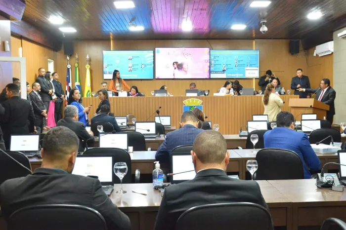 Parlamentares solicitam serviço de limpeza em bairros da capital