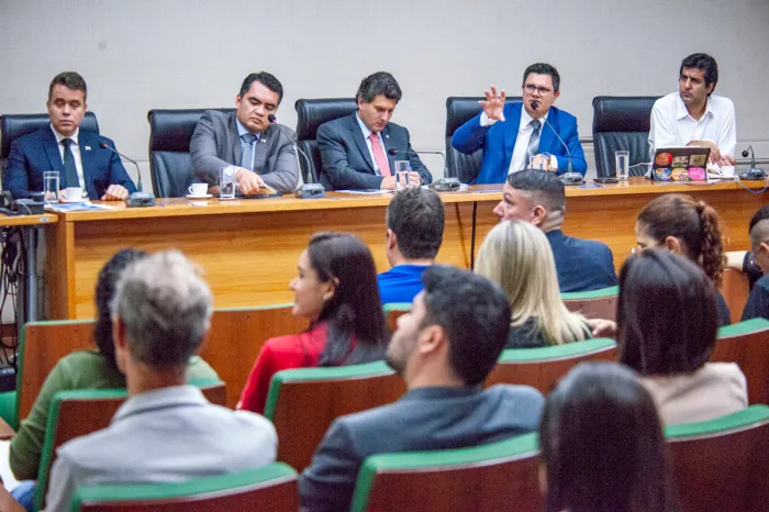 GDF apresenta orçamento de 2025 para a CEOF, com incremento de R$ 5,5 bi