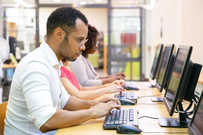 Governo de SP abre mais 3,5 mil vagas para curso do Google Cloud com foco em IA
