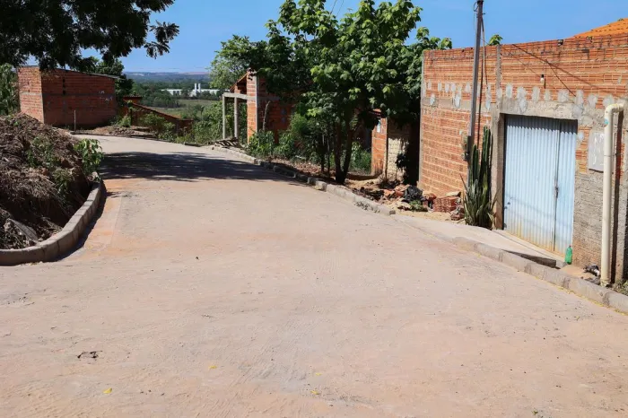 Secretaria da Infraestrutura executa obras de pavimentação em paralelepípedo em diversos bairros de Teresina