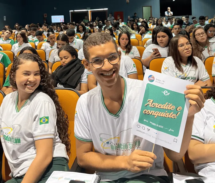 Estudantes da rede estadual participam de revisão para o segundo dia de provas do Enem