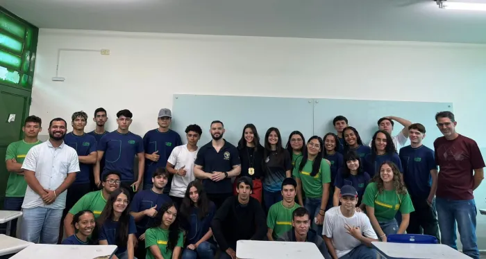 Delegados da Polícia Civil realizam palestra sobre Violência e Segurança Pública para alunos do ensino médio em Caarapó