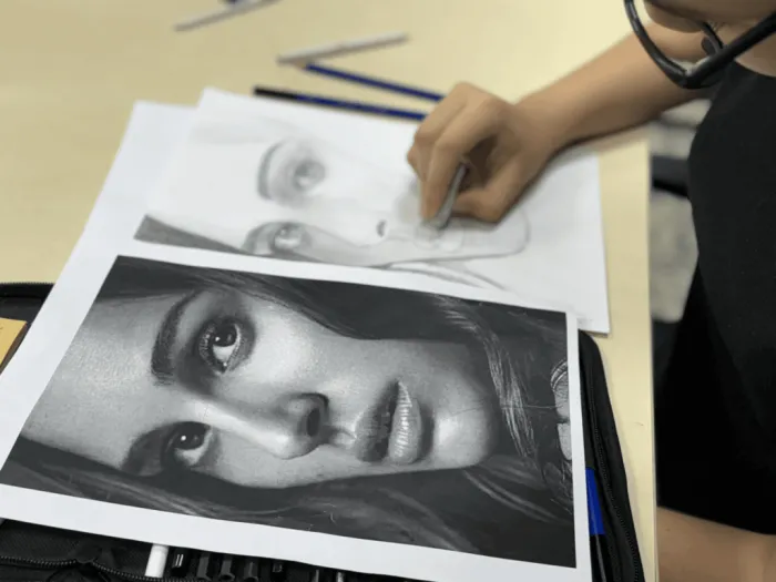 Secretaria de Administração abre exposição ‘Trabalhos criativos dos alunos do NAAH/S’ e valoriza o talento de jovens com altas habilidades