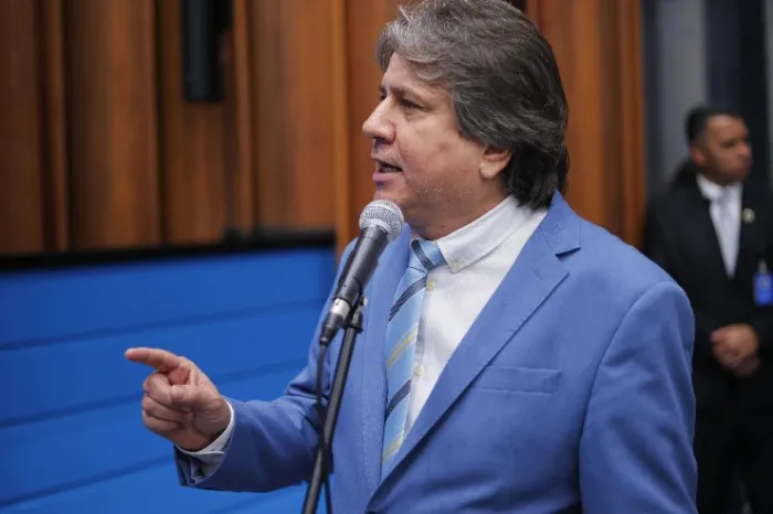 Deputado Caravina solicita viatura para PM e Polícia Civil de Paraíso das Águas