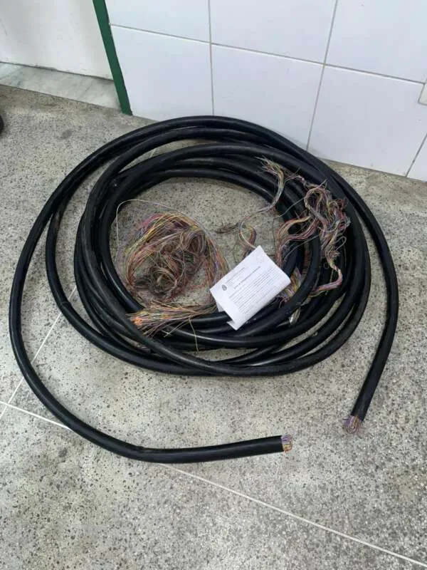 Suspeito furta 20 kg de fios de cobre e é preso pela Polícia Militar