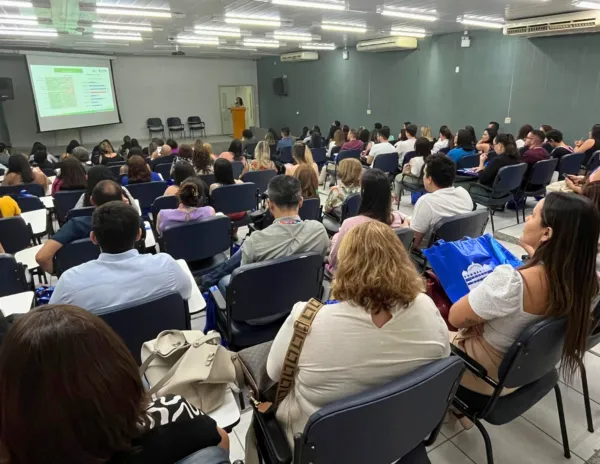 Hospital São José destaca assistência a pessoas vivendo com HIV/aids na 16ª Jornada Científica da instituição