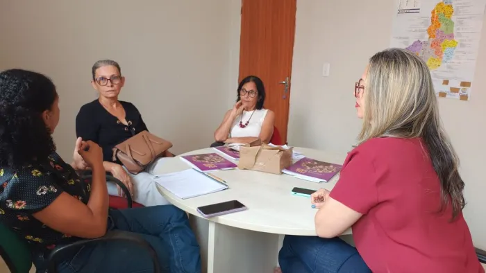 Secretaria das Mulheres recebe visita de representantes de Baixa Grande para discutir políticas para mulheres no município
