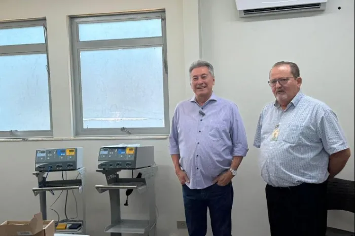 Hashioka entrega aparelhos de bisturis ao Hospital Regional de Nova Andradina