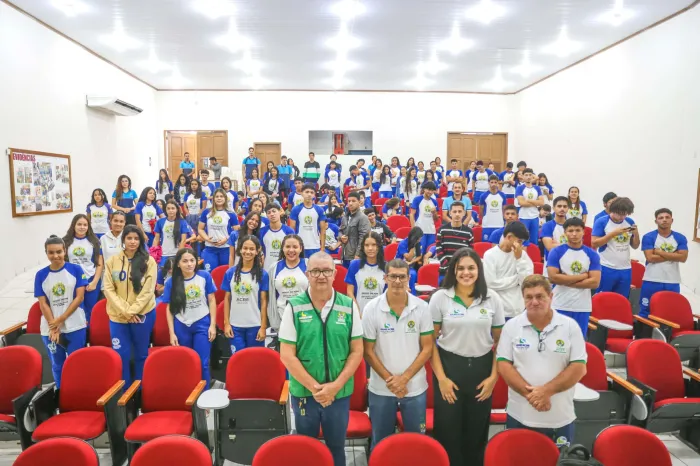 Governo realiza palestras sobre uso racional da água em escolas de Cruzeiro do Sul