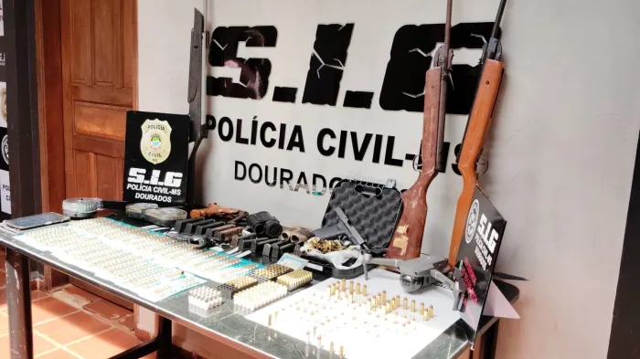 Polícia Civil apreende arsenal em casa de suspeito de ser o mandante de homicídio de pecuarista em Sete Quedas