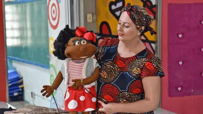 Teatro lúdico aborda Novembro Negro em ações da Assistência Social
