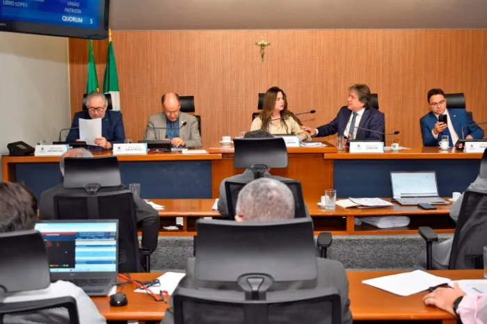 CCJR analisa quatro projetos e marca reunião para a próxima terça