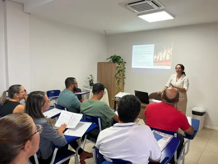 Professores de história da rede municipal participam de oficina para educação antirracista