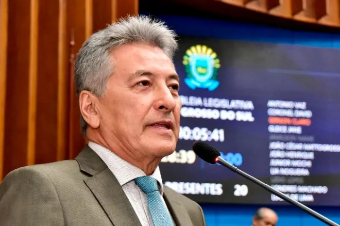 Projeto de lei proíbe uso de celulares nas escolas públicas e privadas de MS