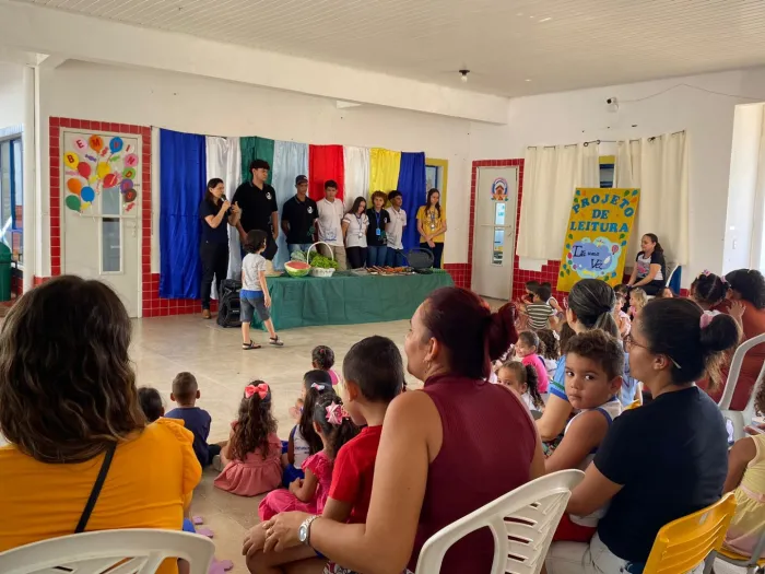 Estudantes da ECIT de Nova Olinda iniciam colheita na horta agroecológica implementada por eles em creche municipal