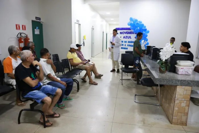 Homens comparecem às Unidades de Saúde no primeiro dia de atendimento noturno da campanha Novembro Azul