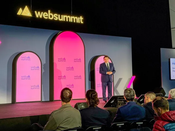 Rafael Fonteles apresenta protocolo de recuperação de celulares e Piauí Saúde Digital durante evento em Portugal