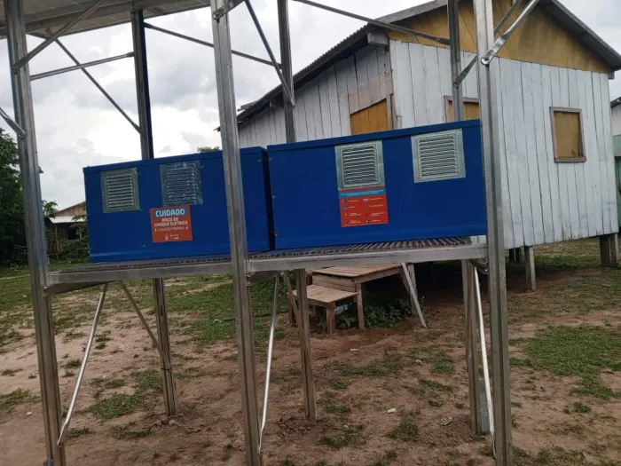 Comunidade escolar na zona rural de Santa Rosa do Purus comemora chegada de energia elétrica
