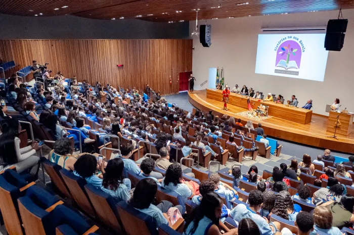 CLDF sedia premiação literária de escolas públicas do DF