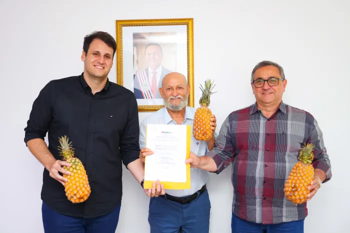 - Secretários Márcio Machado e Orleans Junior com o prefeito Edésio Cavalcanti (Foto: Divulgação)