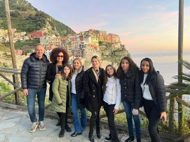 Alunas da rede municipal de São Sebastião concluem intercâmbio na Itália