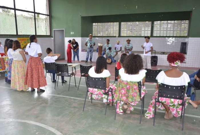- A feira envolveu diversas atividades, tais como gastronomia, dança e oficina de tranças (Foto: Divulgação)