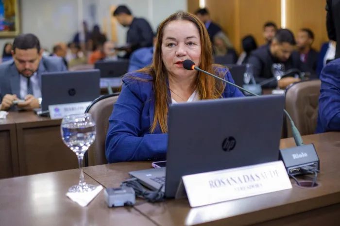 Projeto de Rosana da Saúde obriga fixação de telefones emergenciais em condomínios