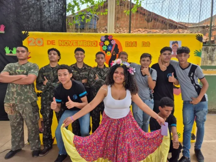 Educação: Escola Darcy Ribeiro celebra projetos desenvolvidos durante o ano em exposição com alunos
