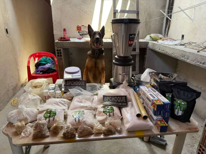 PMCE desativa laboratório de drogas ilegais e apreende mais de 14 kg de entorpecentes