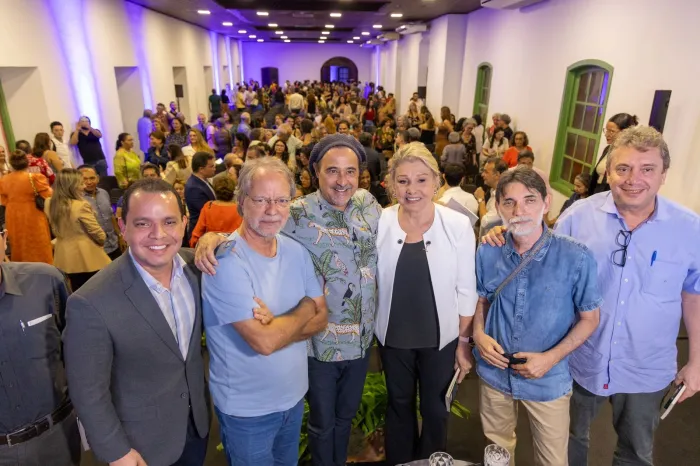 - Casa cheia durante a última noite do Encontro de Escritores da Língua Portuguesa no MA (Foto: Fernando dos Anjos)