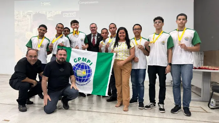 Estudantes da rede estadual recebem medalhas da Olimpíada Nacional de Ciências em Teresina