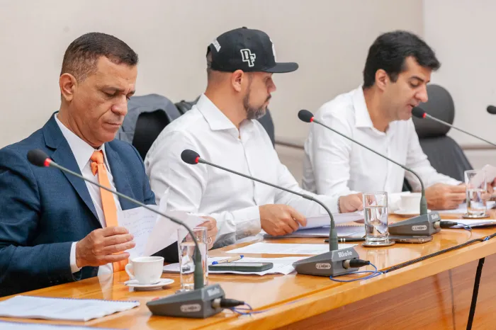 Mensagens sobre proteção animal devem ser divulgadas em metrô e ônibus