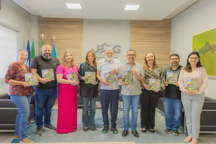 Editora da UEPG publica livro sobre aves e árvores do campus Uvaranas