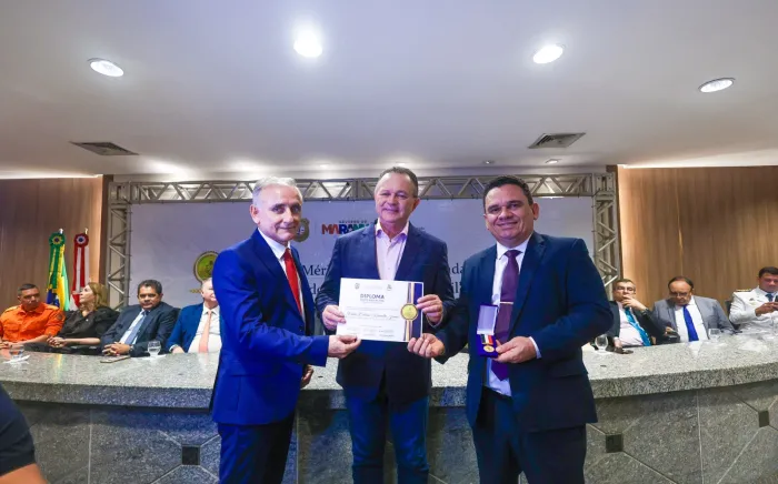 - Polícia Civil do Maranhão concede medalha a personalidades que contribuíram com a segurança pública (Foto: Gilson Teixeira)