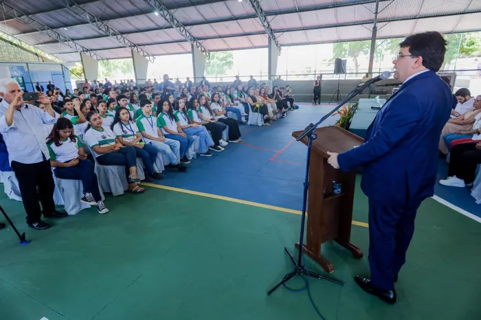 Rafael Fonteles inaugura reforma de escola no Parque Piauí que recebeu R$ 3 milhões em investimentos