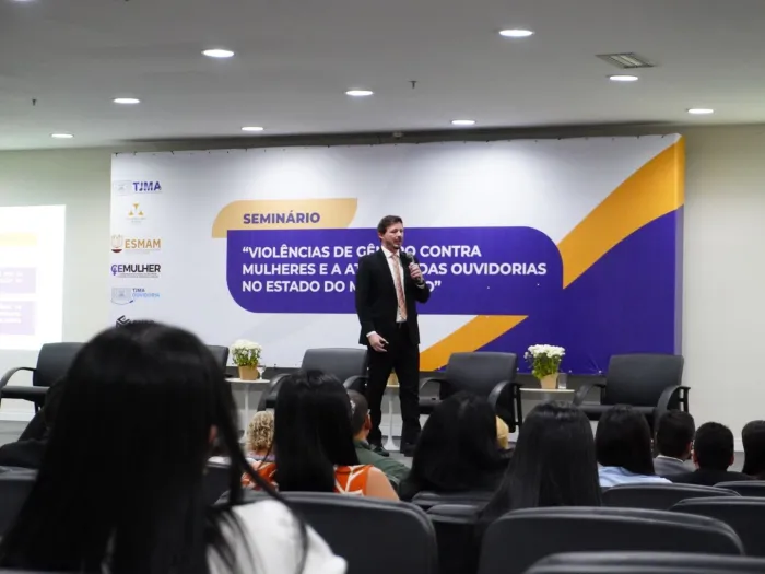 - Raul Cancian Mochel ministrou palestra no seminário sobre violência de gênero (Foto: Kallebe Braga)
