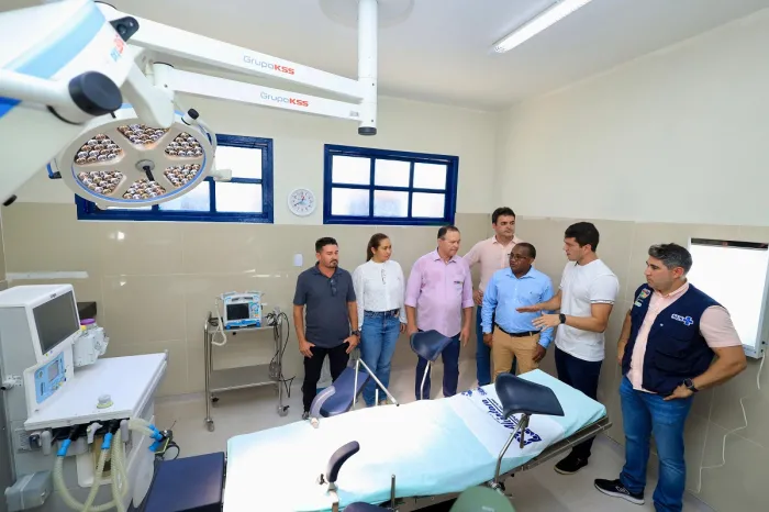 - Governador Carlos Brandão e autoridades inauguram sala de cirurgia durante ações do Viva Alcântara (Foto: Wellington Silva)