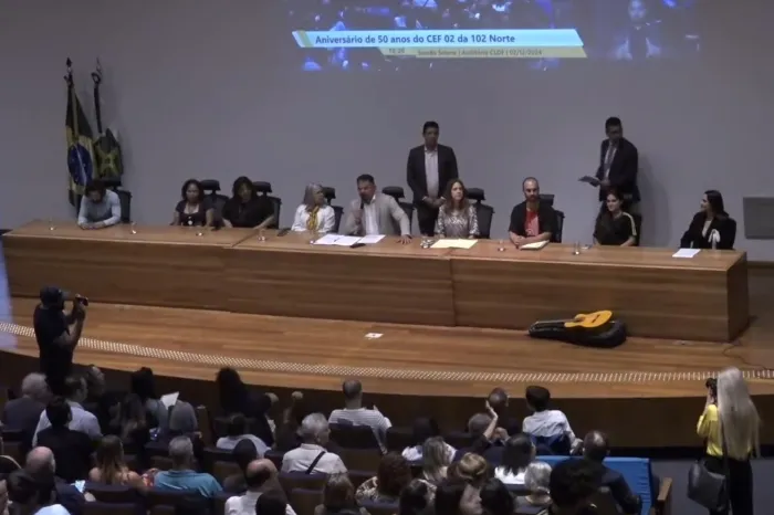 Escola modelo completa 50 anos e recebe investimento de R$ 100 mil