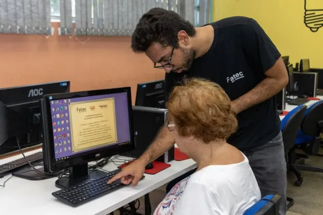 Prefeitura de São Sebastião forma mais de 20 idosos em Curso de Inclusão Digital
